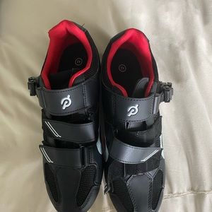Like new peloton size 42 spin shoes
